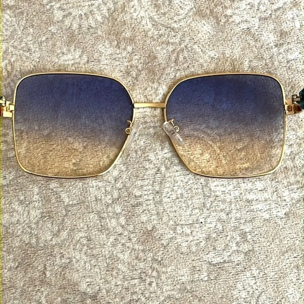 NWOT John Varvatos Square Frame Gold Tone Rim Sunglasses Blue Gradient Lens